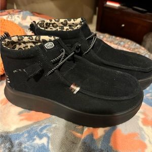 Women’s Hey Dudes Wendy Hi Peak size 10